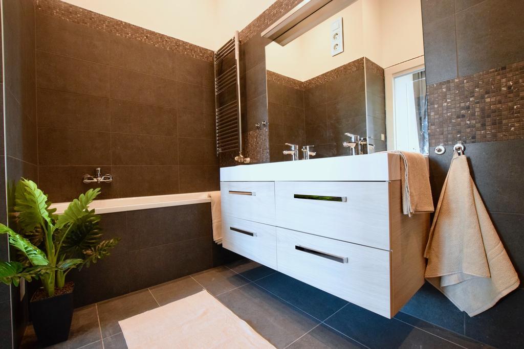 Luxury Apartment By Hi5 - Kiraly Street Suite Βουδαπέστη Εξωτερικό φωτογραφία